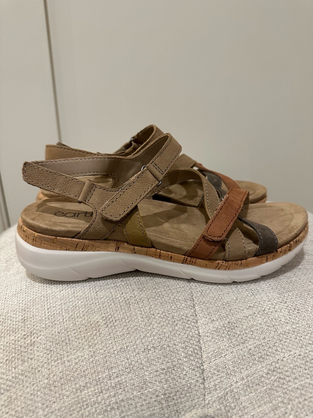 NWOT Earth size 8.5  Rosie Strappy Slingback Flat Sandals